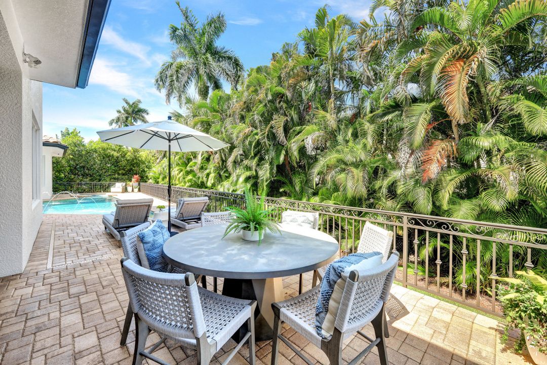 445 Putter Point Dr, Naples, FL 34103