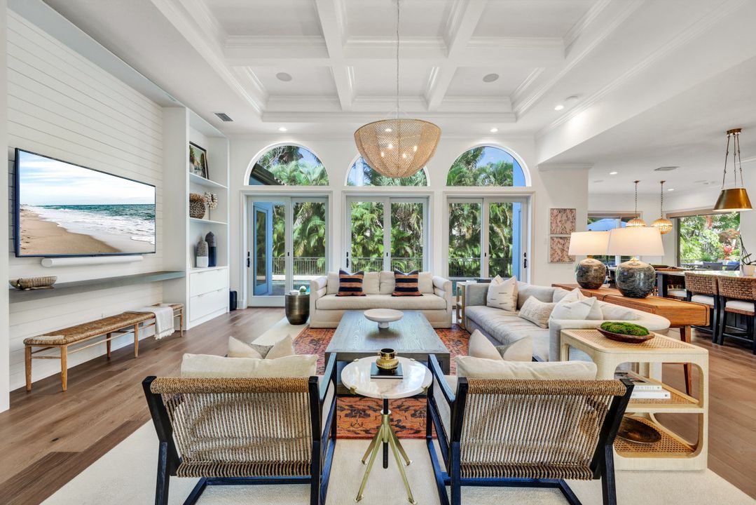 445 Putter Point Dr, Naples, FL 34103