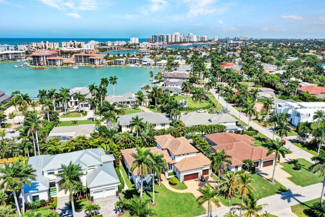 445 Putter Point Dr, Naples, FL 34103