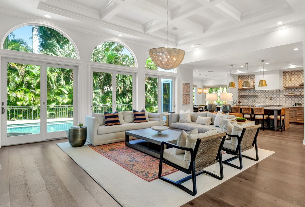 445 Putter Point Dr, Naples, FL 34103