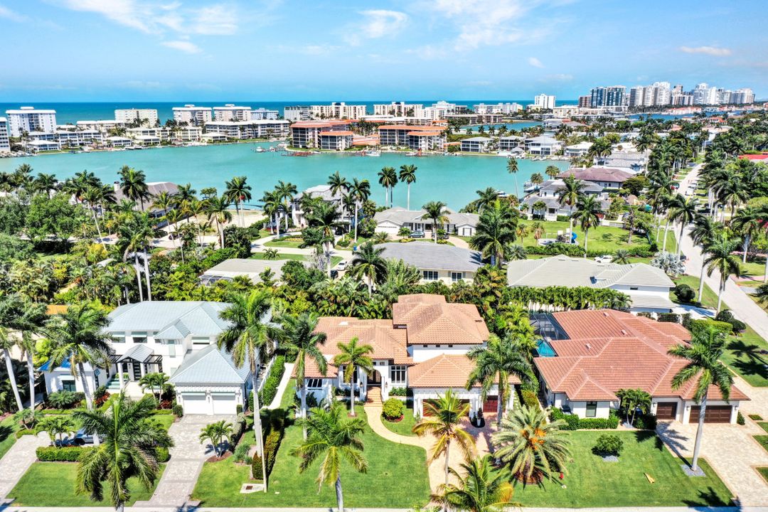 445 Putter Point Dr, Naples, FL 34103