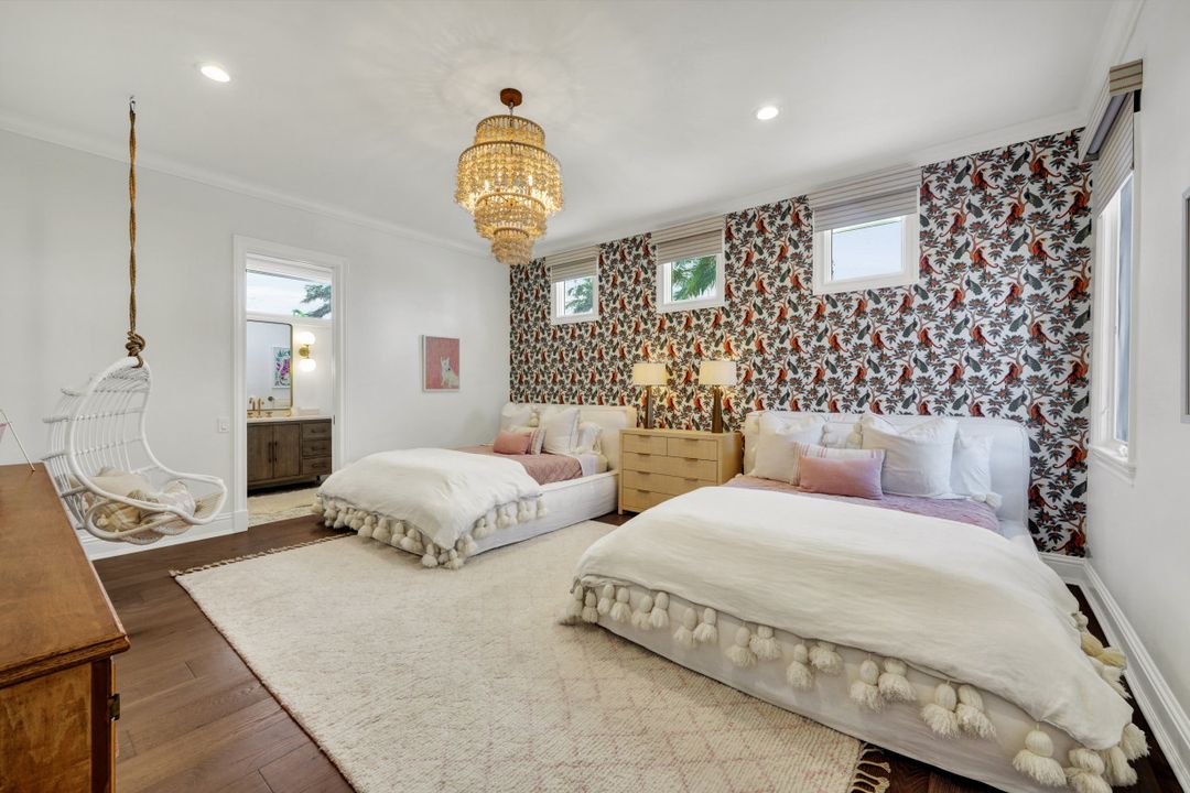 445 Putter Point Dr, Naples, FL 34103