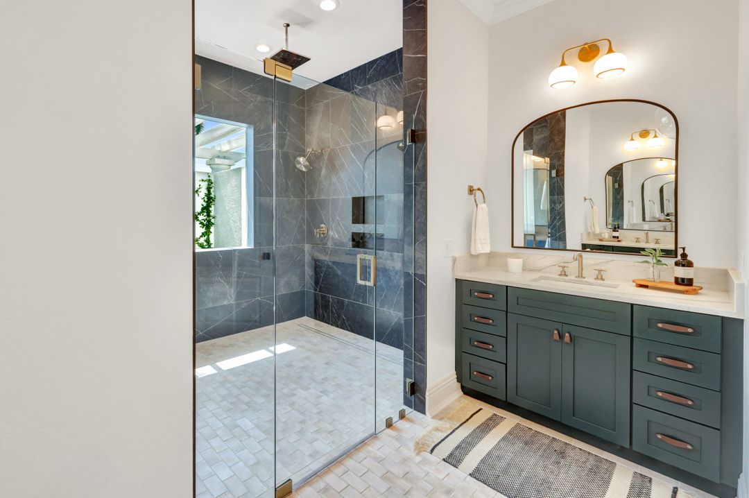 445 Putter Point Dr, Naples, FL 34103