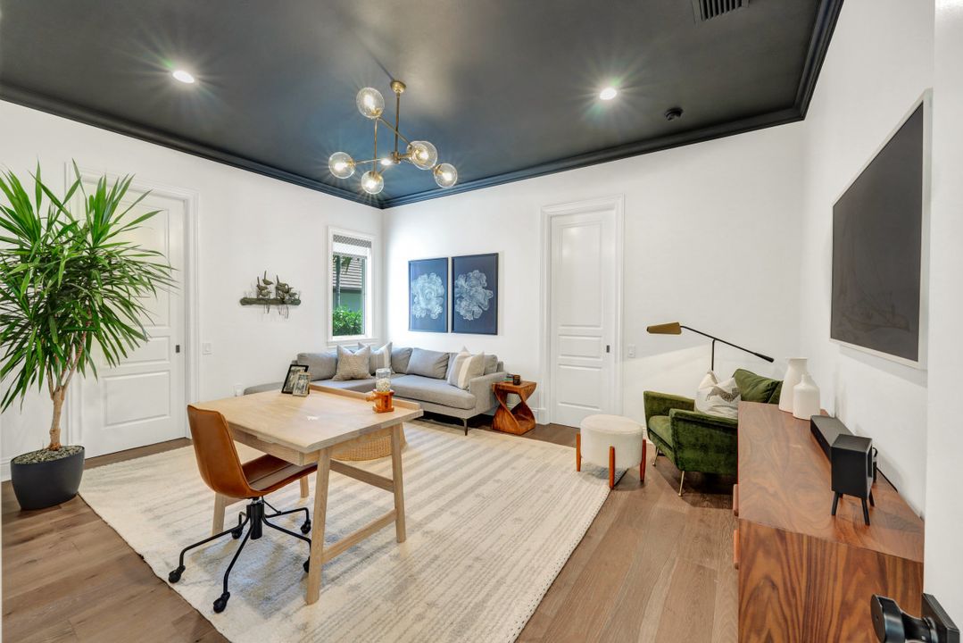 445 Putter Point Dr, Naples, FL 34103