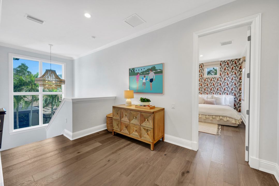 445 Putter Point Dr, Naples, FL 34103