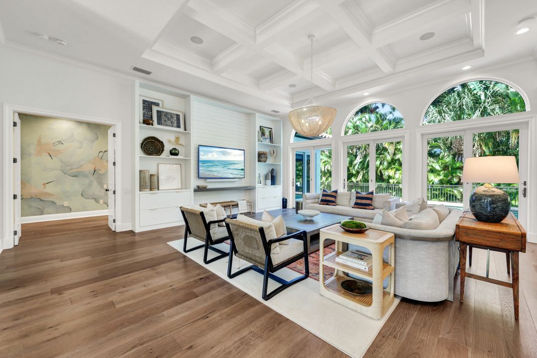 445 Putter Point Dr, Naples, FL 34103