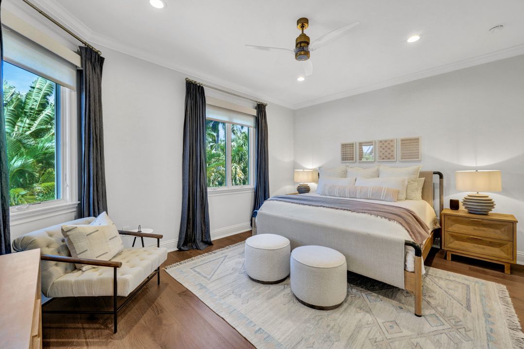 445 Putter Point Dr, Naples, FL 34103