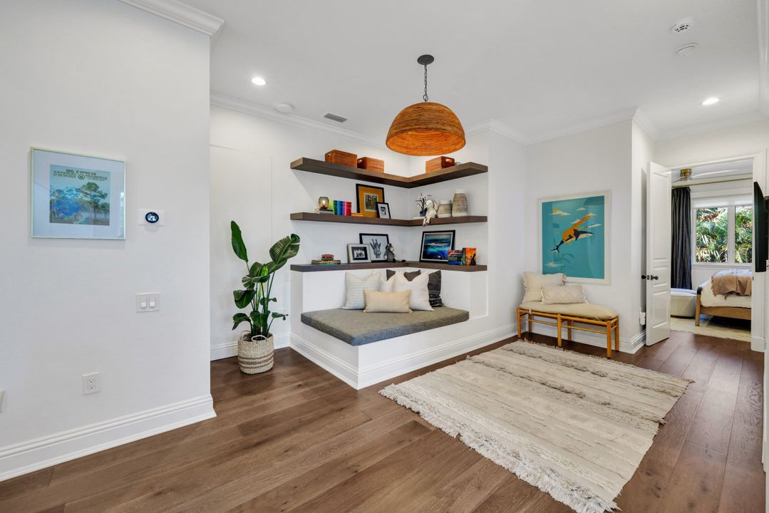 445 Putter Point Dr, Naples, FL 34103