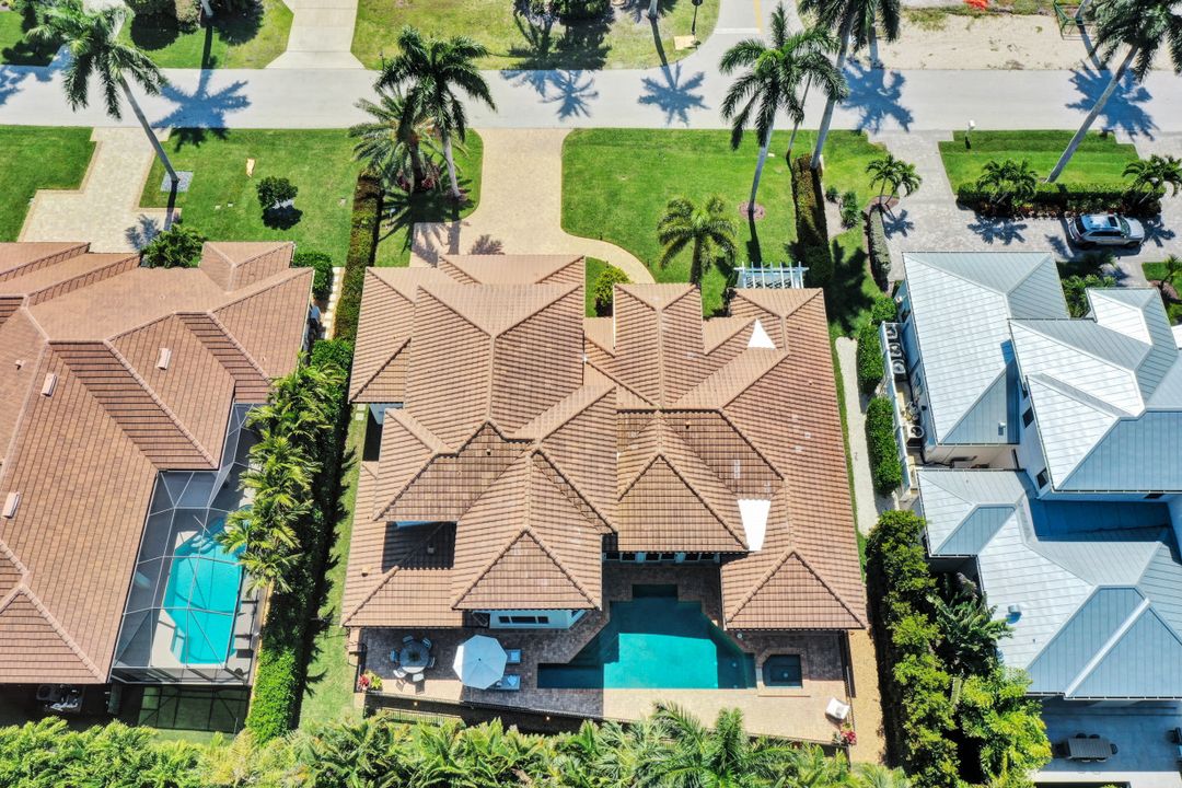 445 Putter Point Dr, Naples, FL 34103