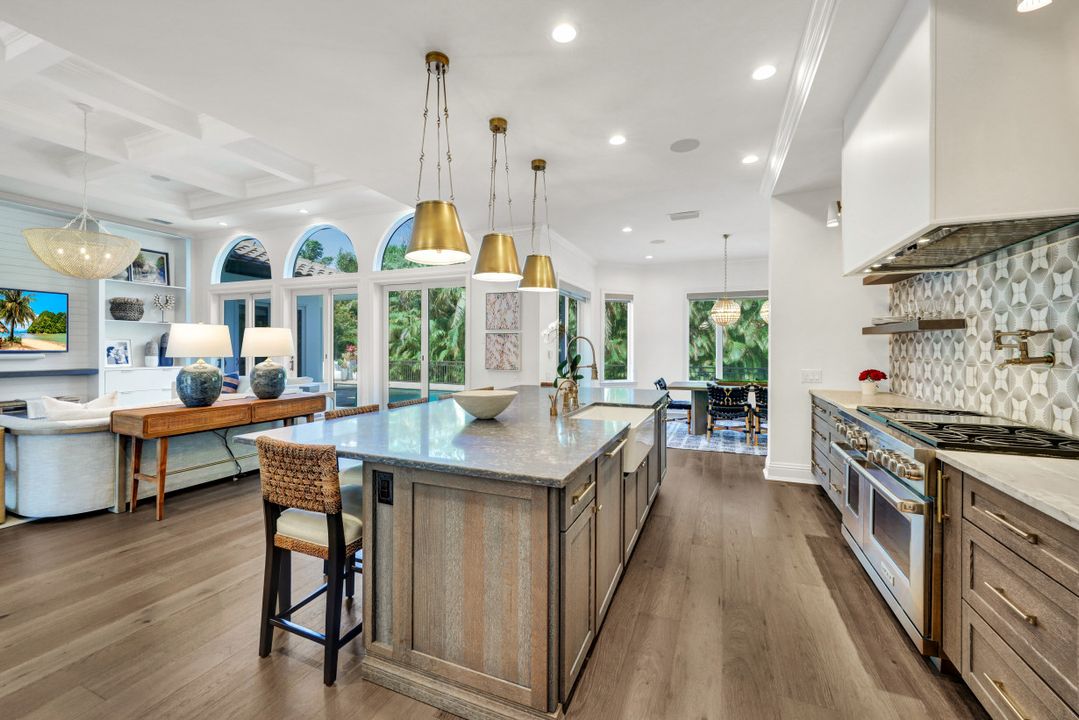 445 Putter Point Dr, Naples, FL 34103