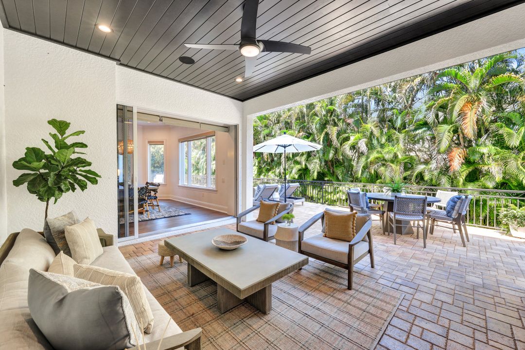 445 Putter Point Dr, Naples, FL 34103