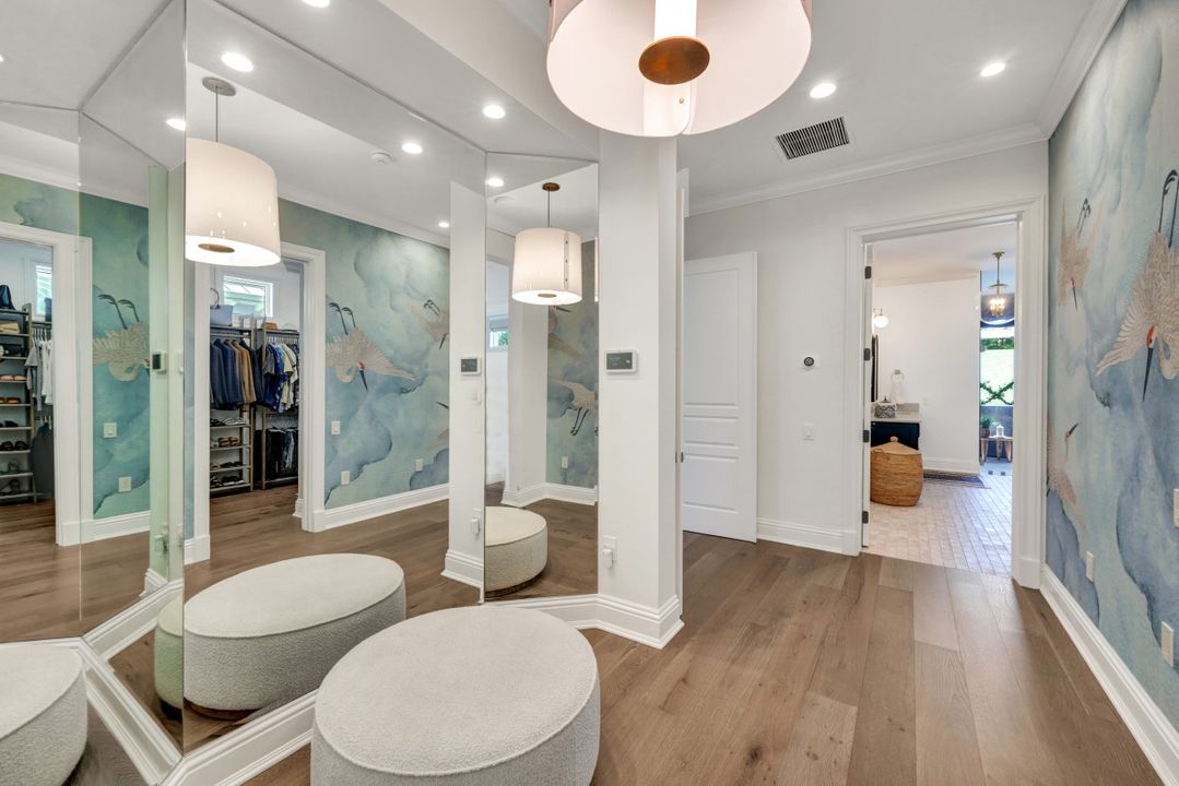 445 Putter Point Dr, Naples, FL 34103