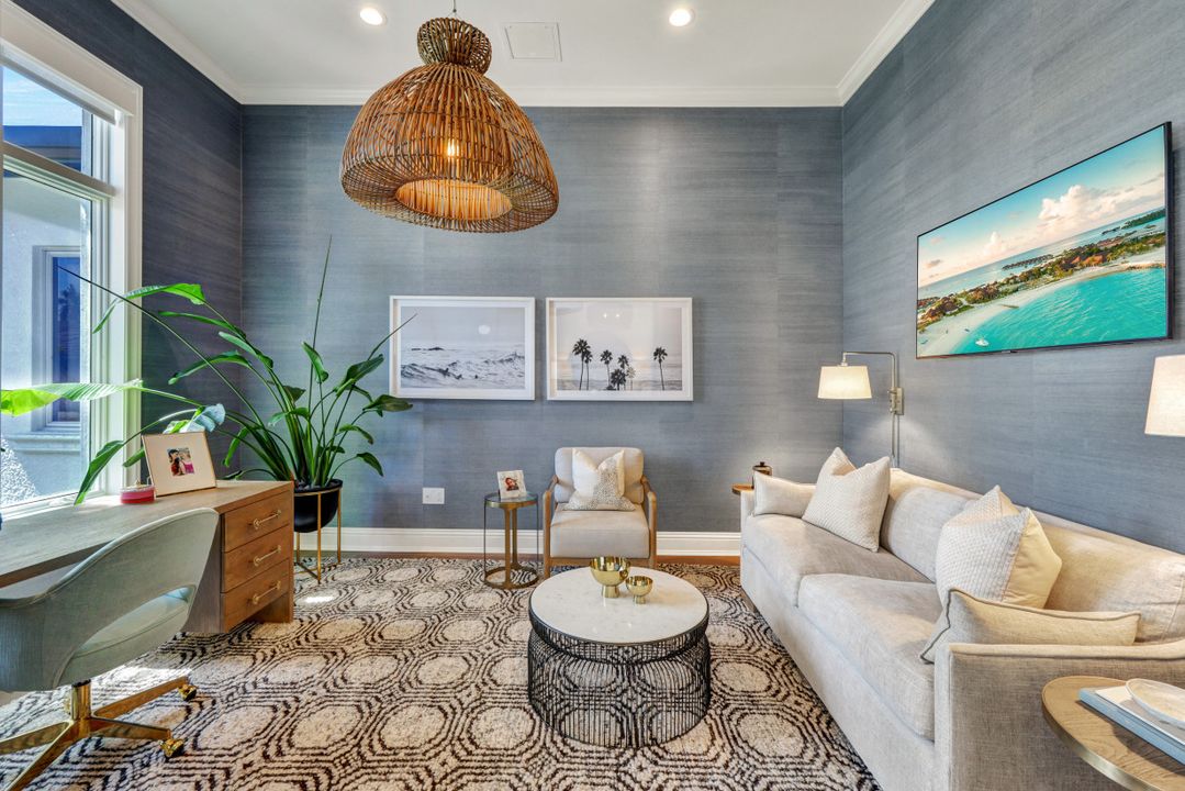 445 Putter Point Dr, Naples, FL 34103