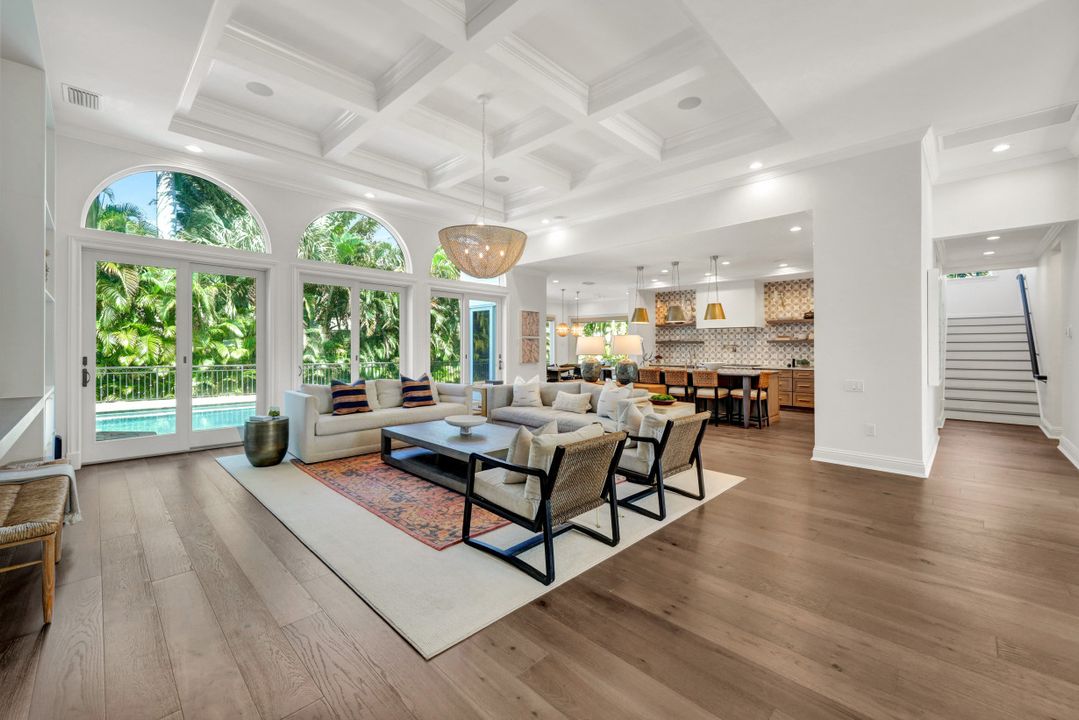 445 Putter Point Dr, Naples, FL 34103