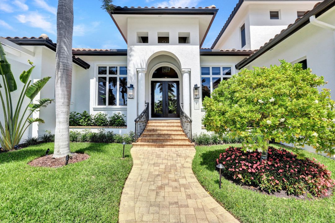 445 Putter Point Dr, Naples, FL 34103