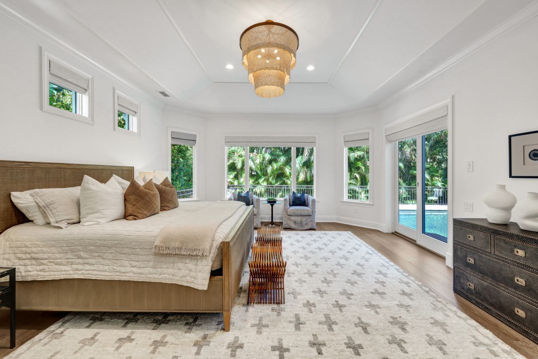 445 Putter Point Dr, Naples, FL 34103