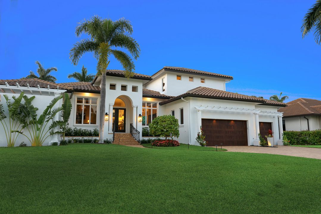 445 Putter Point Dr, Naples, FL 34103