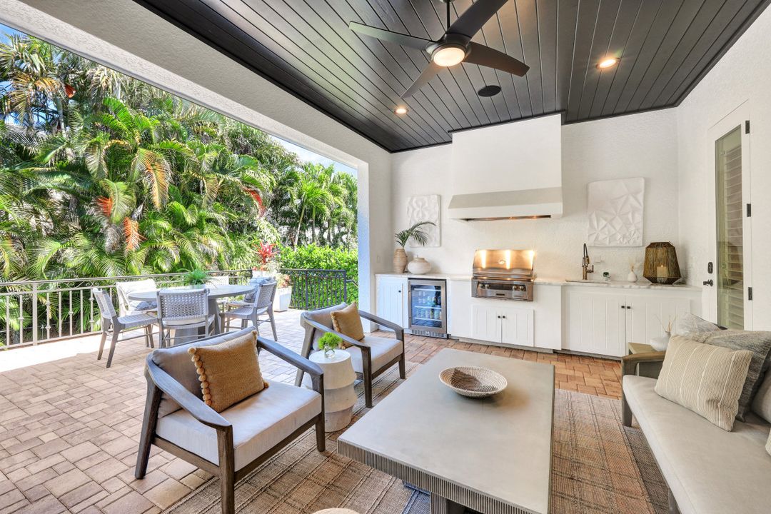 445 Putter Point Dr, Naples, FL 34103