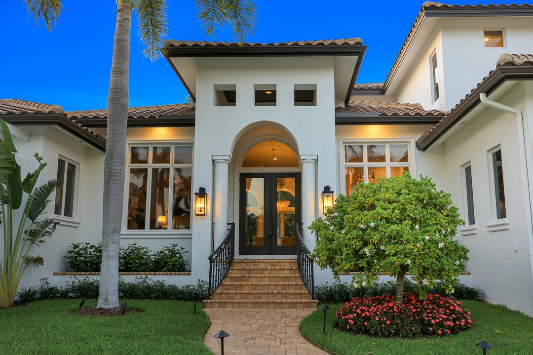 445 Putter Point Dr, Naples, FL 34103