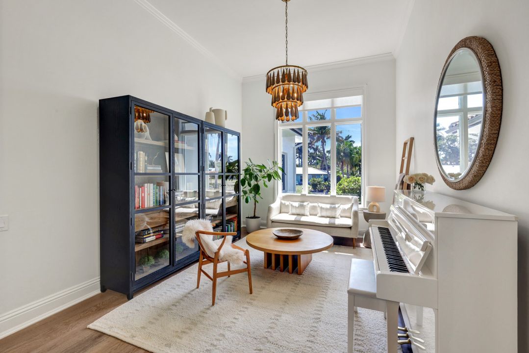 445 Putter Point Dr, Naples, FL 34103