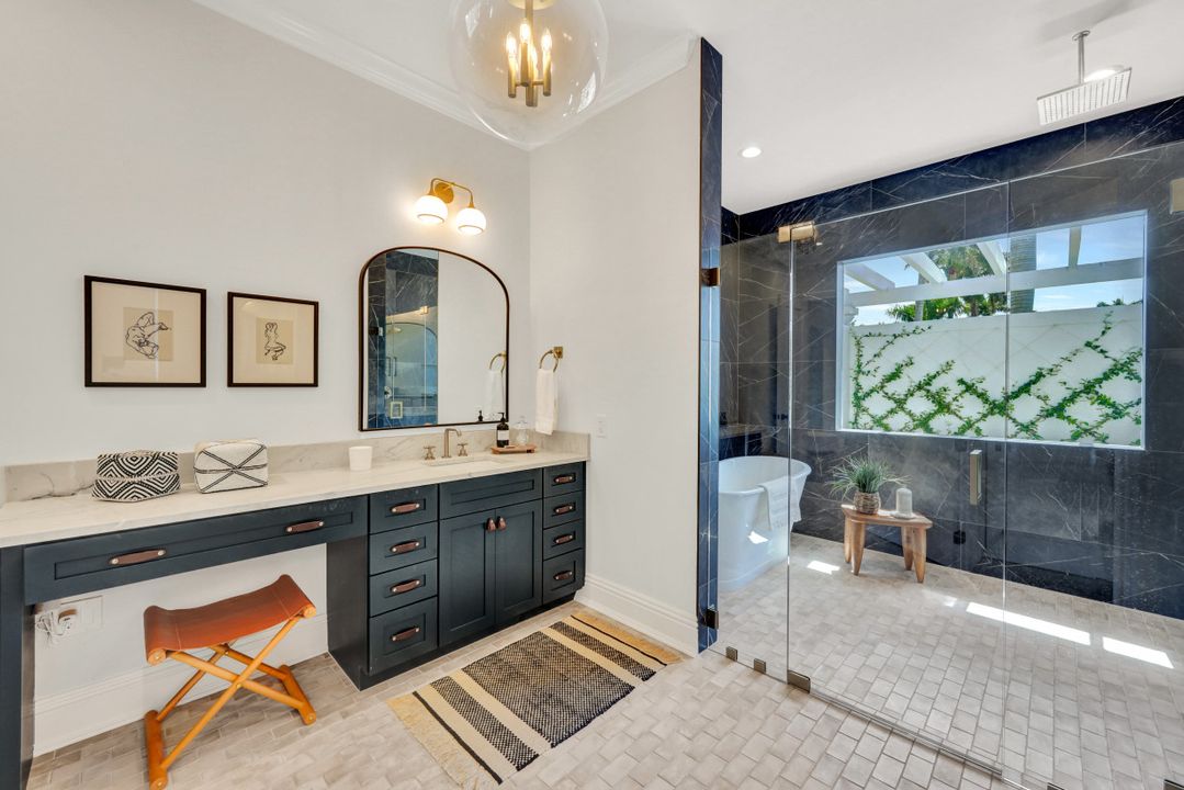 445 Putter Point Dr, Naples, FL 34103