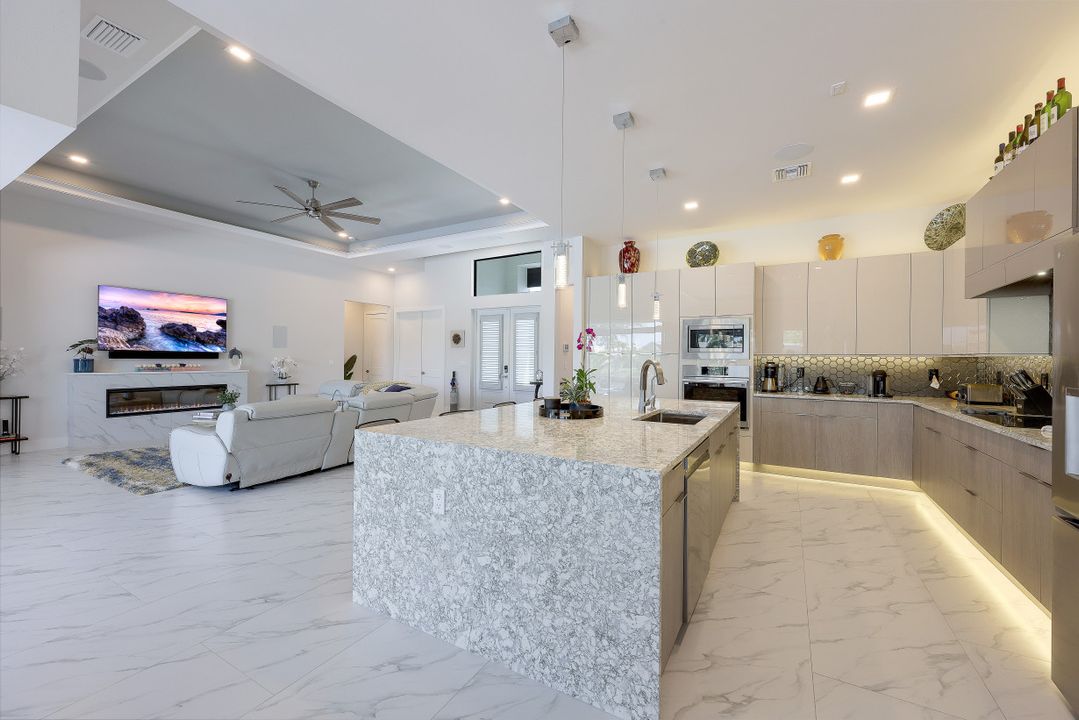 4242 SW 21st Pl, Cape Coral, FL 33914