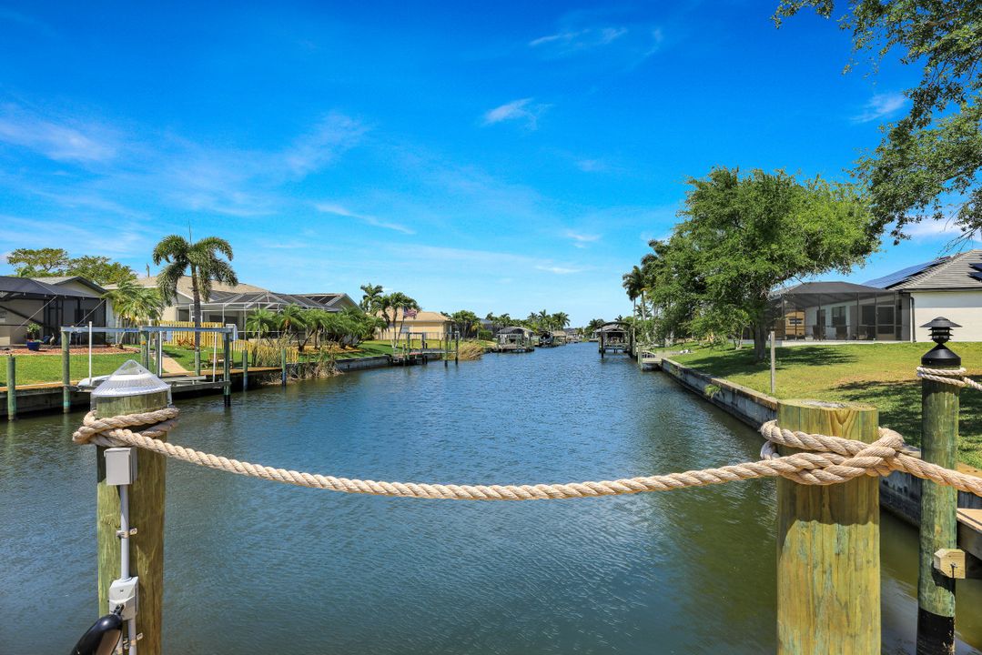 4242 SW 21st Pl, Cape Coral, FL 33914