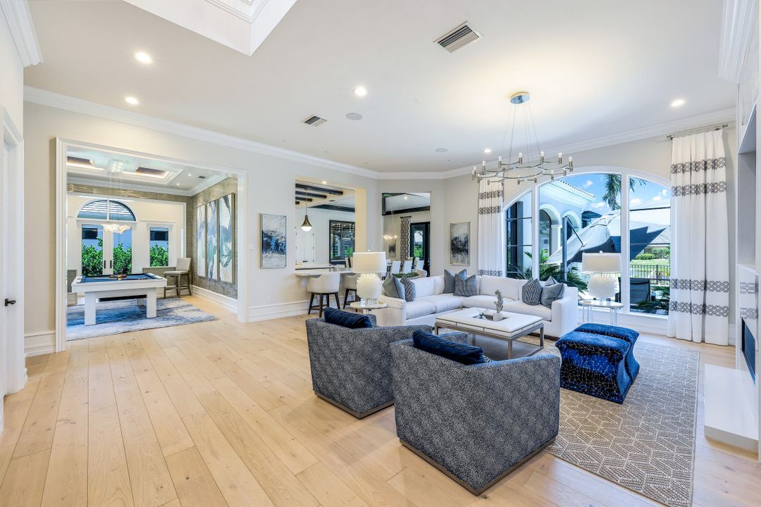 331 Cromwell Ct, Naples, FL 34108