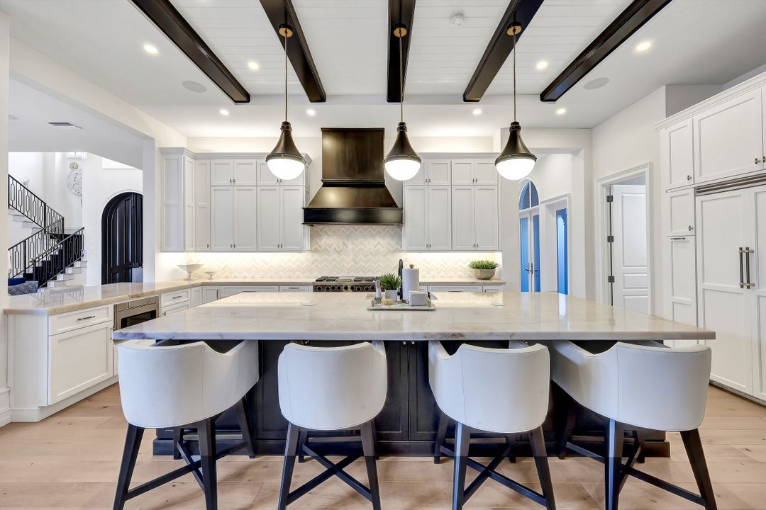 331 Cromwell Ct, Naples, FL 34108