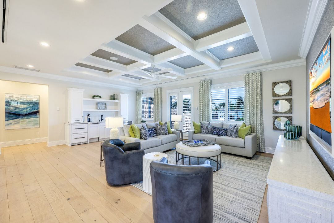 331 Cromwell Ct, Naples, FL 34108