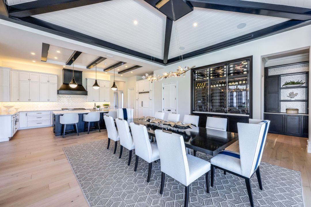 331 Cromwell Ct, Naples, FL 34108