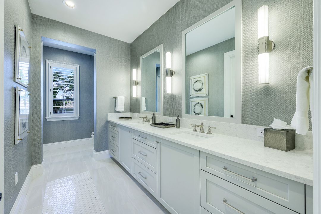 331 Cromwell Ct, Naples, FL 34108