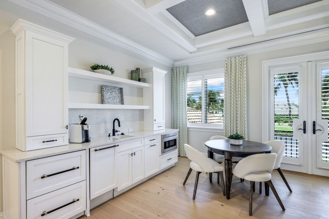 331 Cromwell Ct, Naples, FL 34108