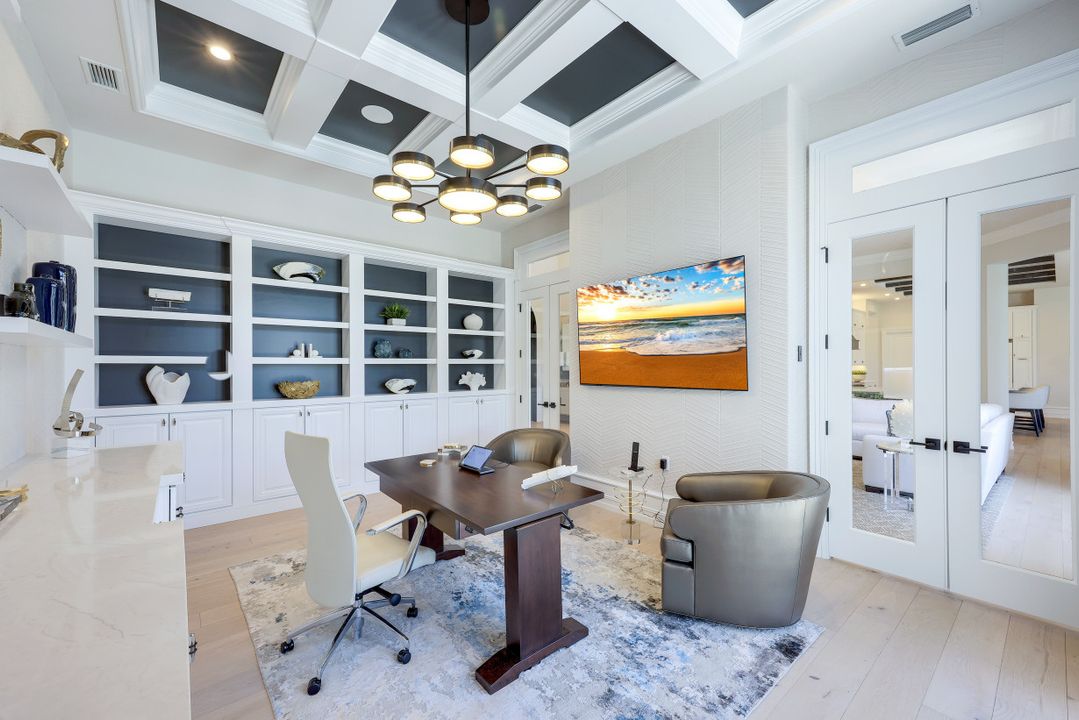 331 Cromwell Ct, Naples, FL 34108