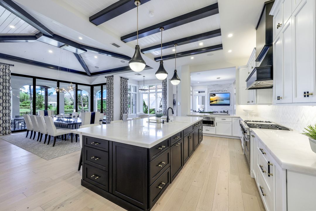 331 Cromwell Ct, Naples, FL 34108