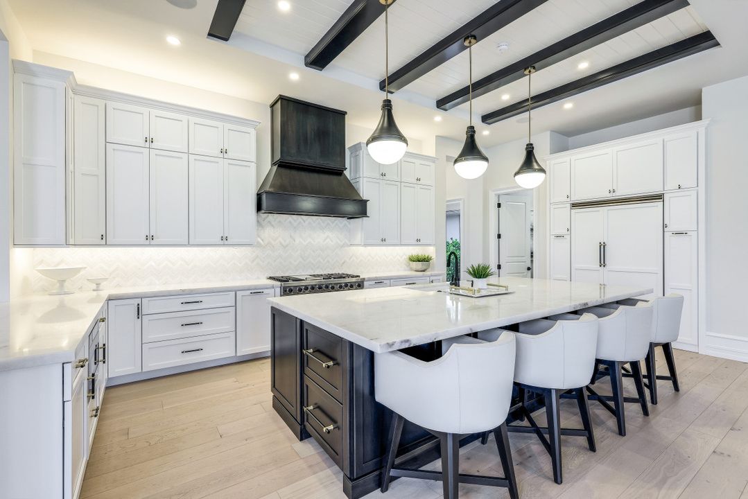 331 Cromwell Ct, Naples, FL 34108