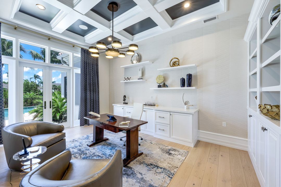 331 Cromwell Ct, Naples, FL 34108