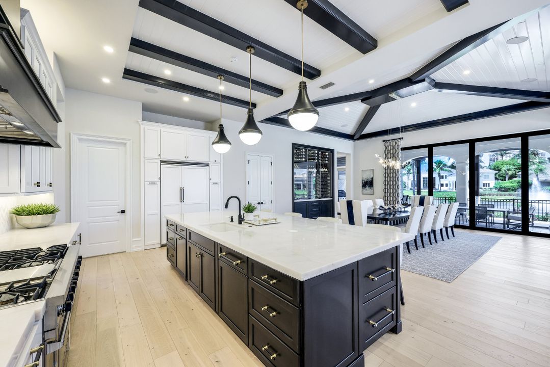 331 Cromwell Ct, Naples, FL 34108