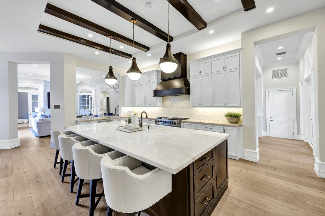 331 Cromwell Ct, Naples, FL 34108