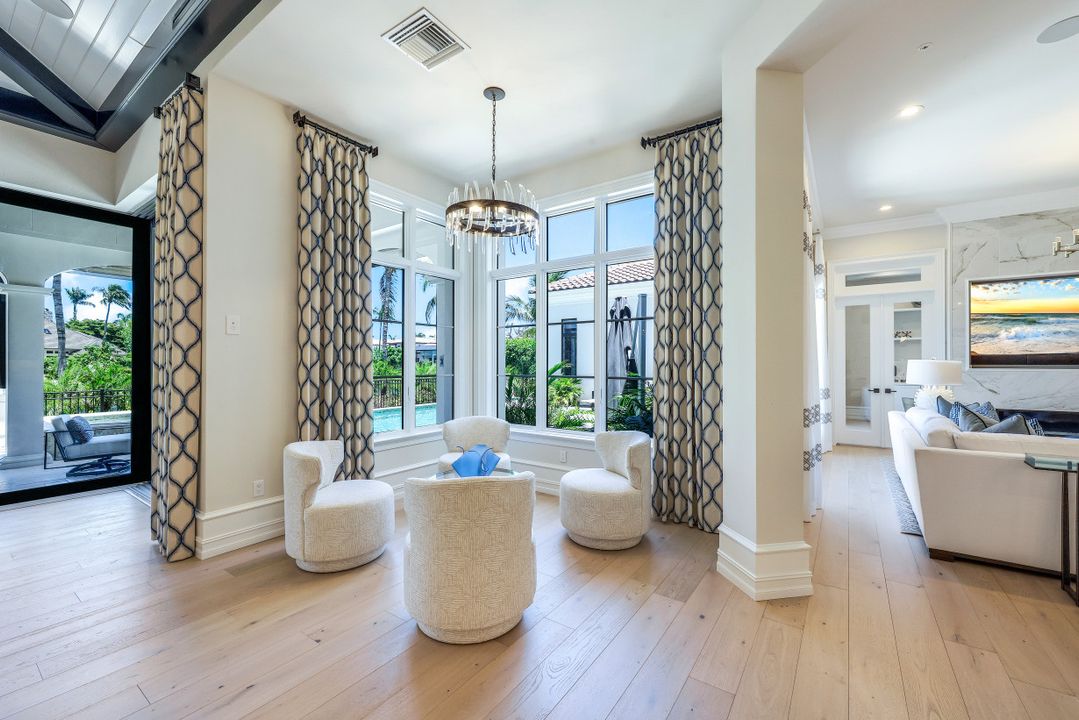 331 Cromwell Ct, Naples, FL 34108