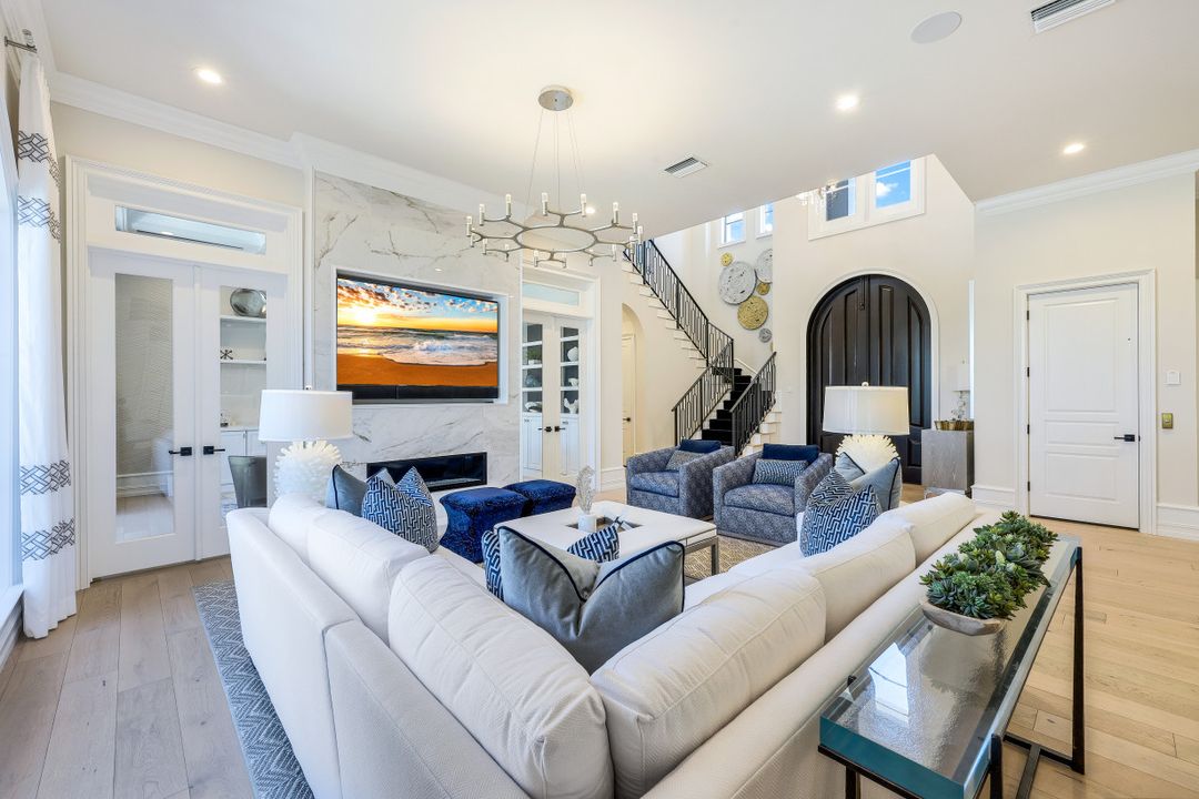 331 Cromwell Ct, Naples, FL 34108