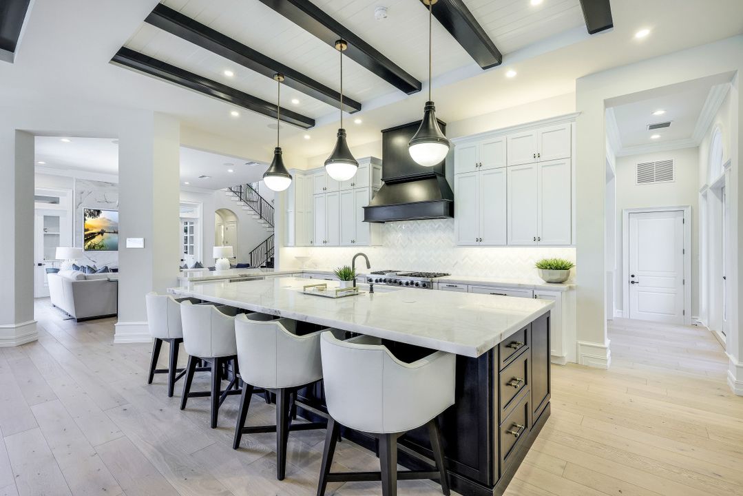 331 Cromwell Ct, Naples, FL 34108