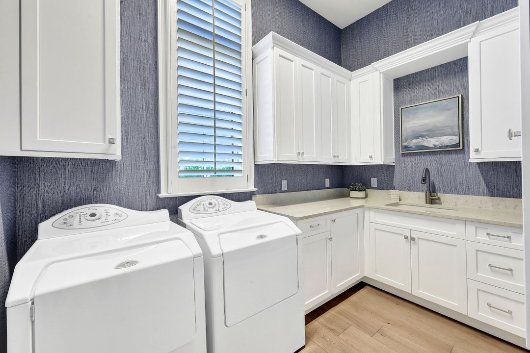 331 Cromwell Ct, Naples, FL 34108