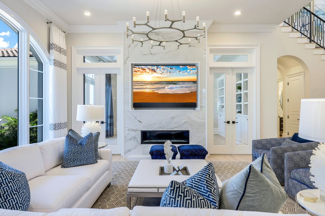 331 Cromwell Ct, Naples, FL 34108