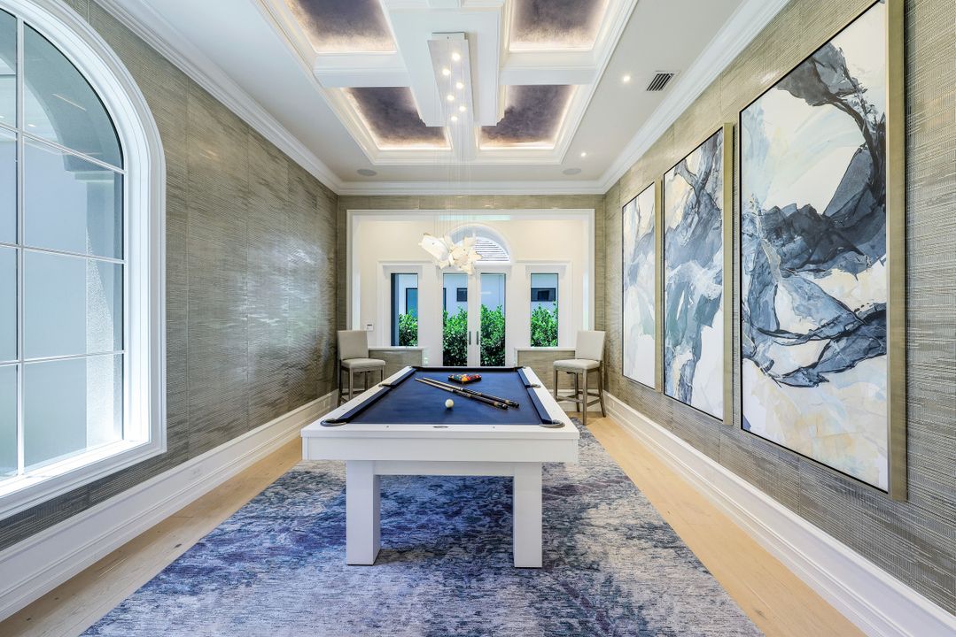 331 Cromwell Ct, Naples, FL 34108