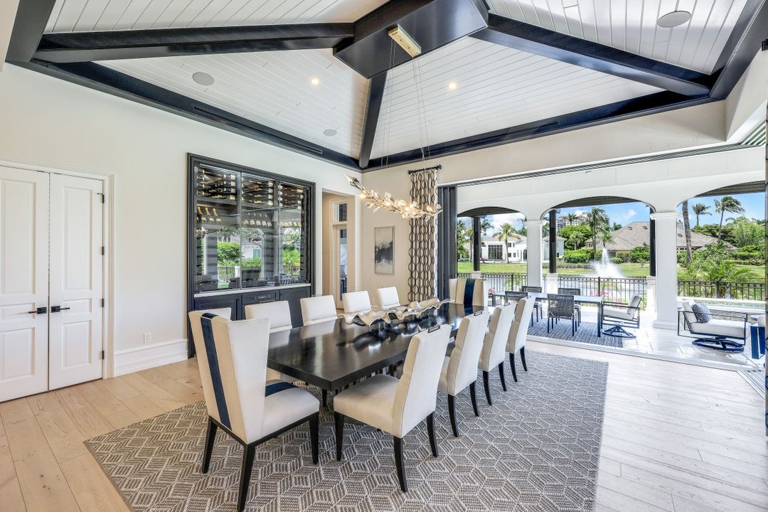 331 Cromwell Ct, Naples, FL 34108