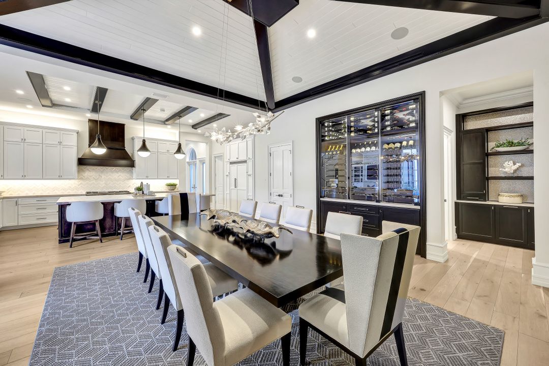 331 Cromwell Ct, Naples, FL 34108