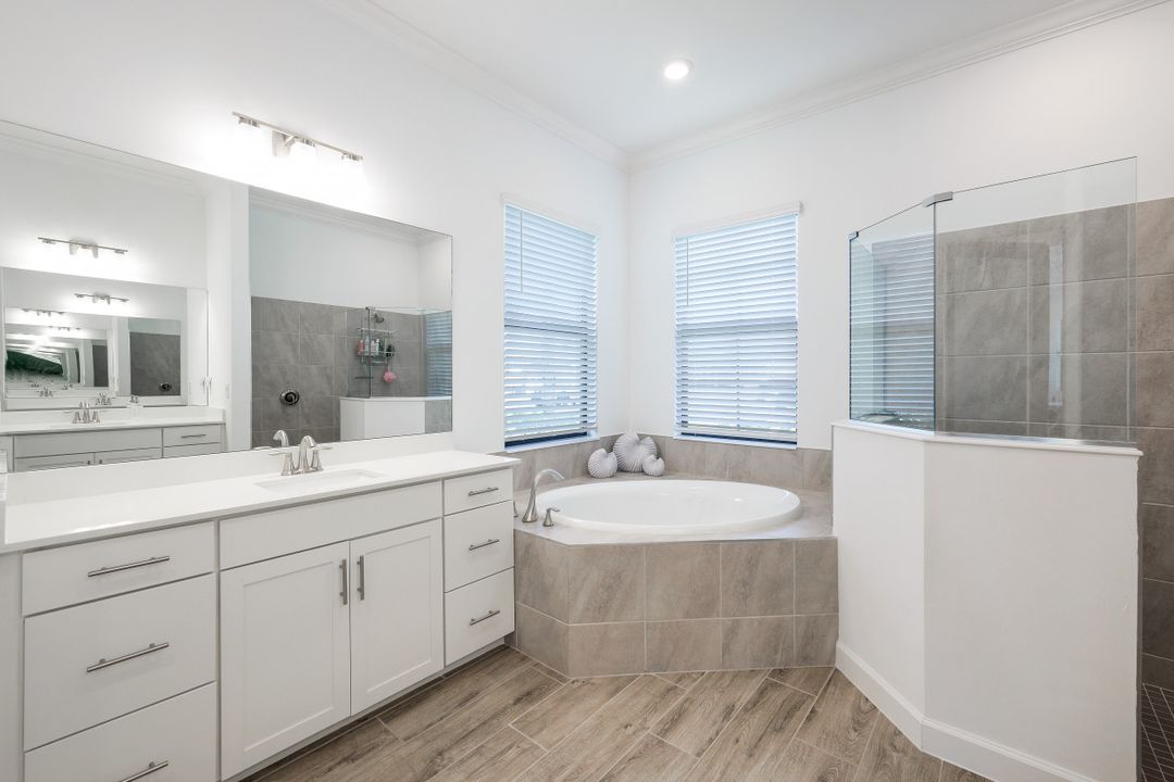 20117 Hartford Blvd, Estero, FL 33928