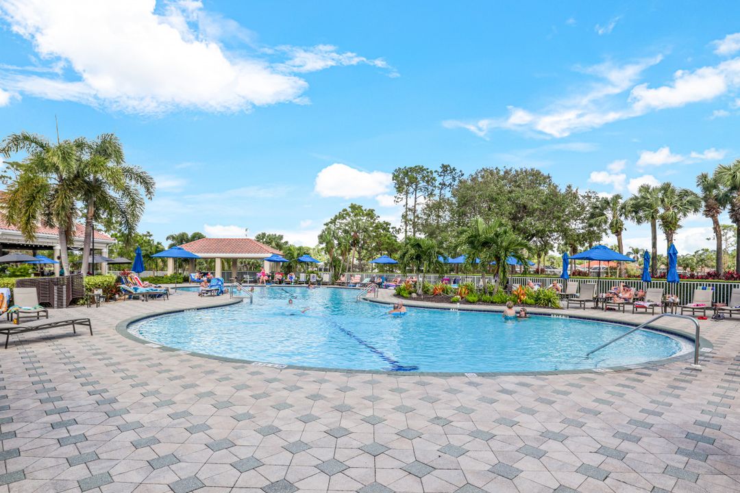 8727 Gleneagle Way, Naples, FL 34120