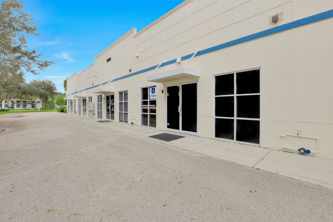 9201 Brookwood Ct, Bonita Springs, FL 34135